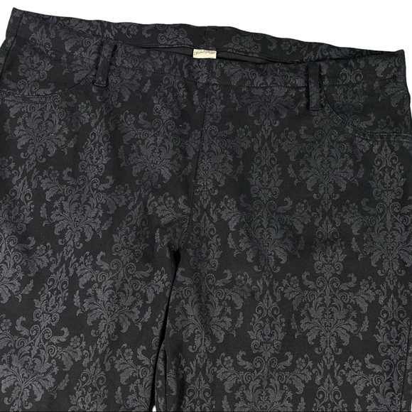 Faded glory XXL black legging style pants, fancy damask designs, stretchy waist - Picture 2 of 11